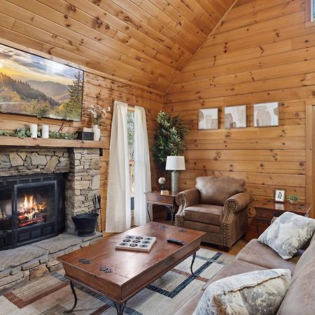 Cozy Family Friendly Cabin With Hot Tub, Near Gatlinburg, Pigeon Forge, Dollywood Sevierville Eksteriør billede