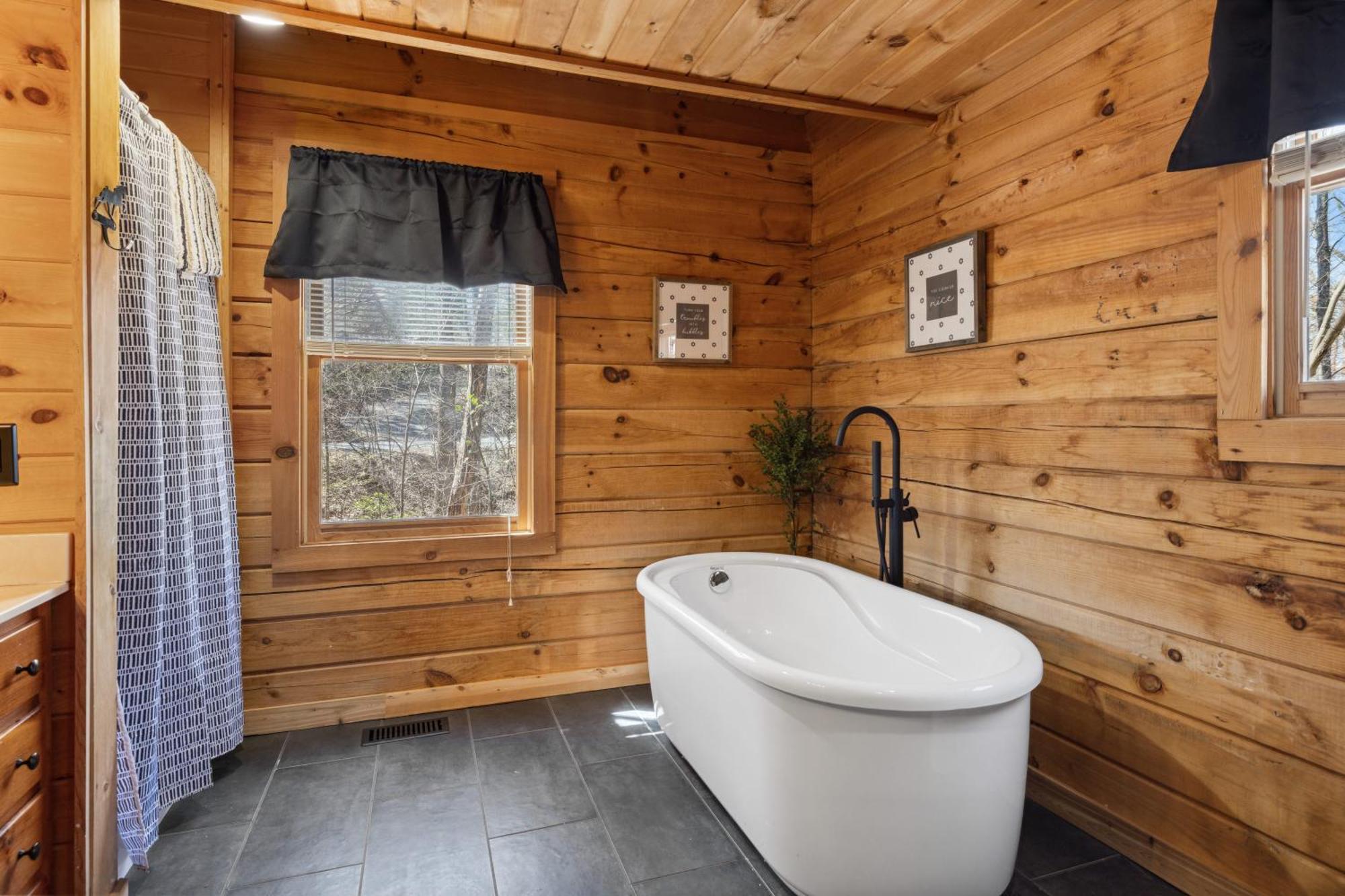 Cozy Family Friendly Cabin With Hot Tub, Near Gatlinburg, Pigeon Forge, Dollywood Sevierville Eksteriør billede