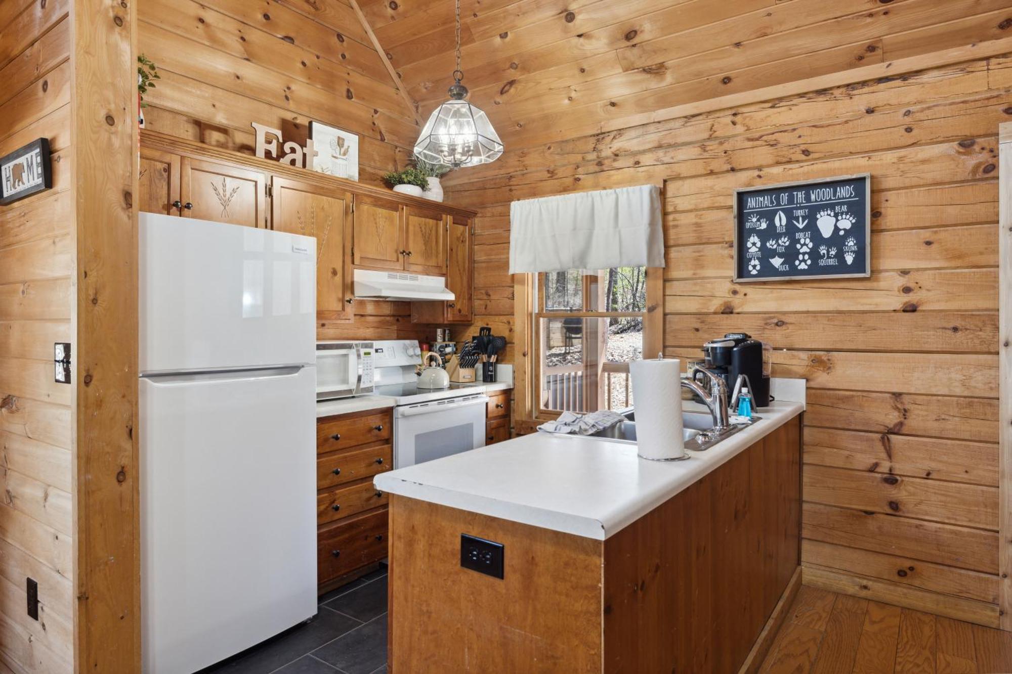 Cozy Family Friendly Cabin With Hot Tub, Near Gatlinburg, Pigeon Forge, Dollywood Sevierville Eksteriør billede