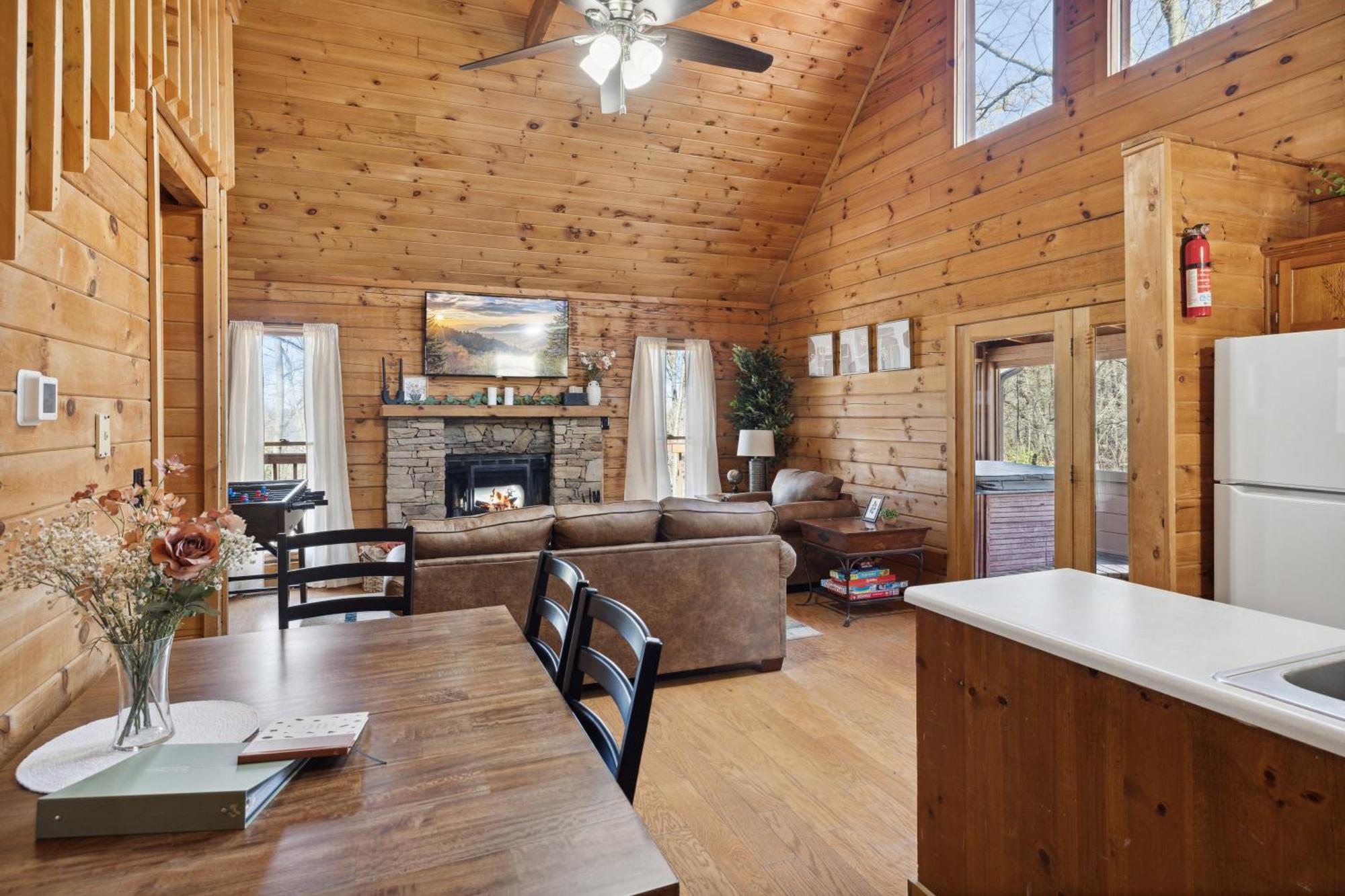 Cozy Family Friendly Cabin With Hot Tub, Near Gatlinburg, Pigeon Forge, Dollywood Sevierville Eksteriør billede