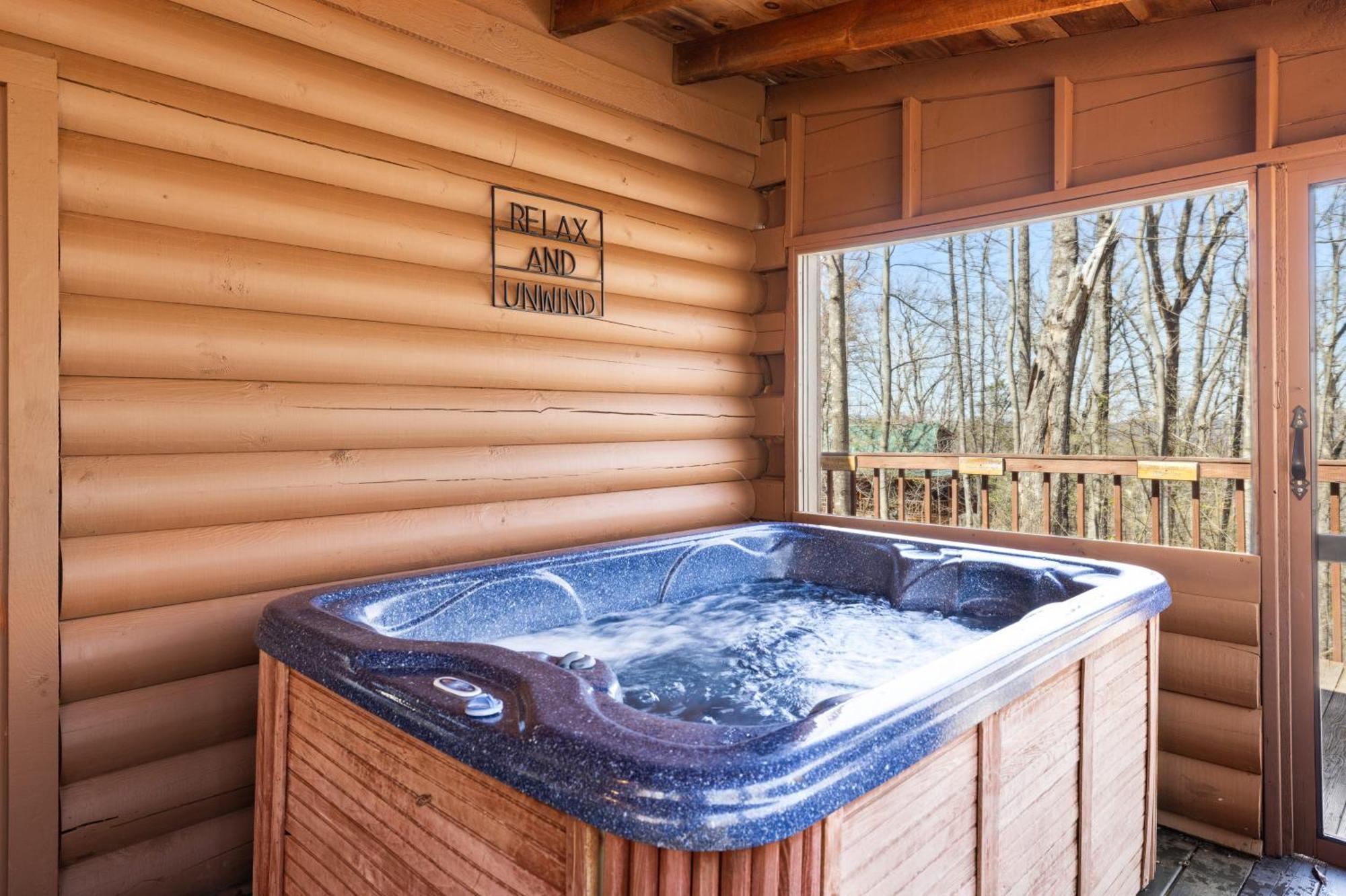 Cozy Family Friendly Cabin With Hot Tub, Near Gatlinburg, Pigeon Forge, Dollywood Sevierville Eksteriør billede